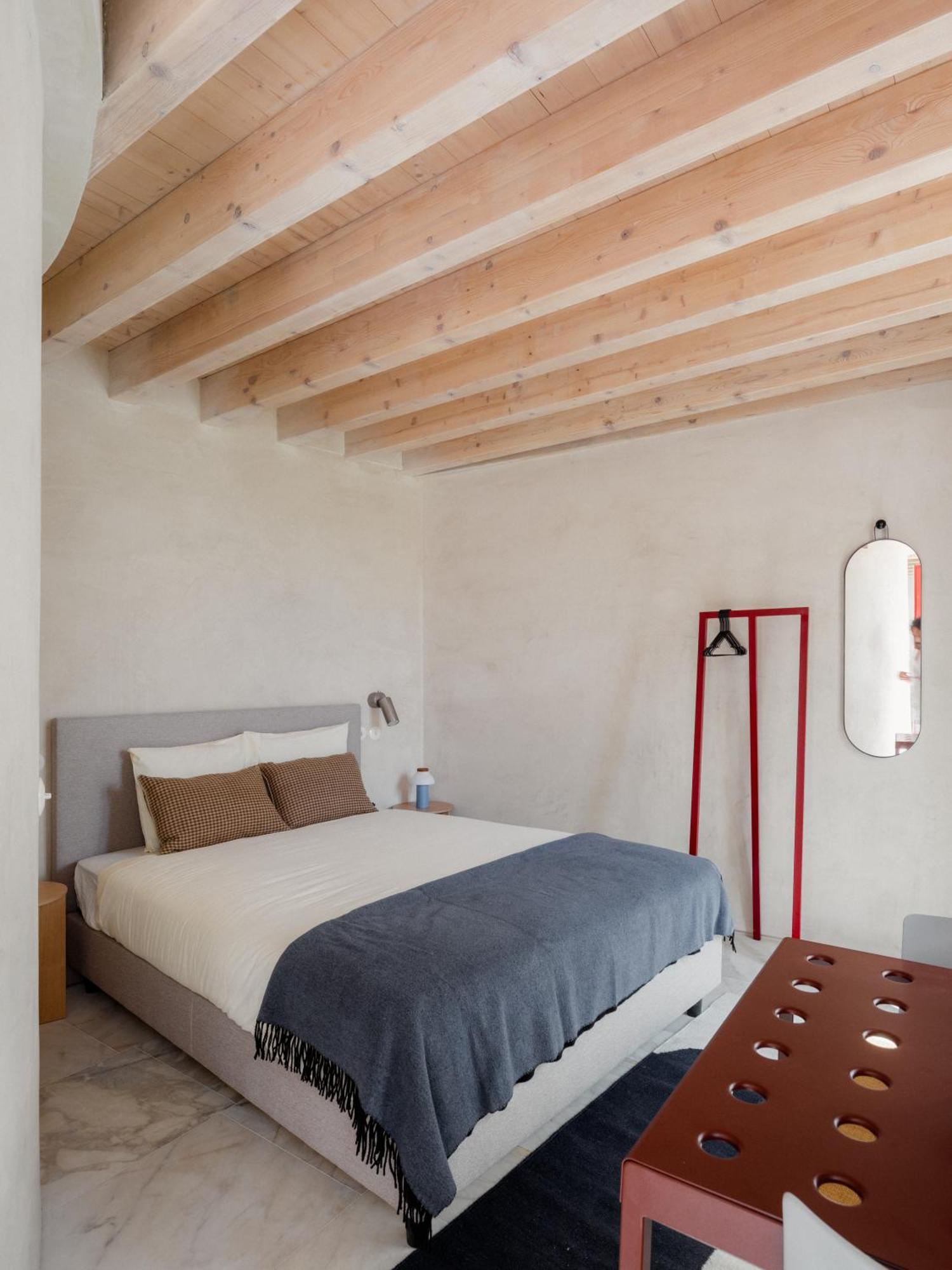 O Poleiro - Modern Living
